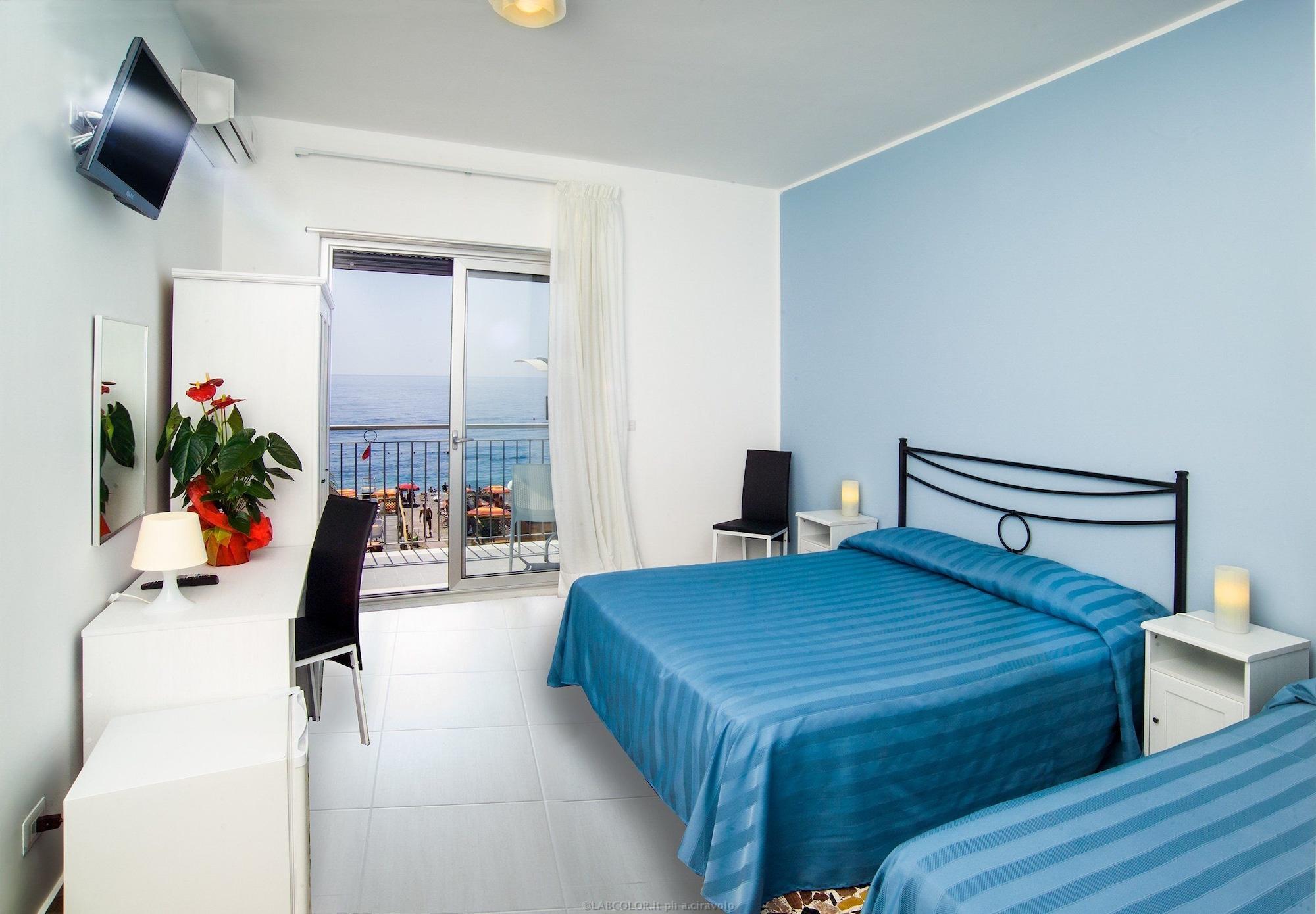 Maniel Beach Hotel Letojanni Buitenkant foto
