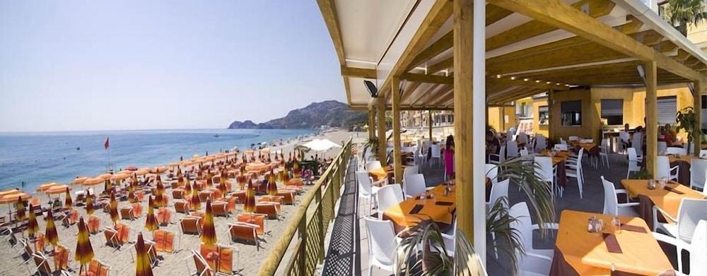 Maniel Beach Hotel Letojanni Buitenkant foto