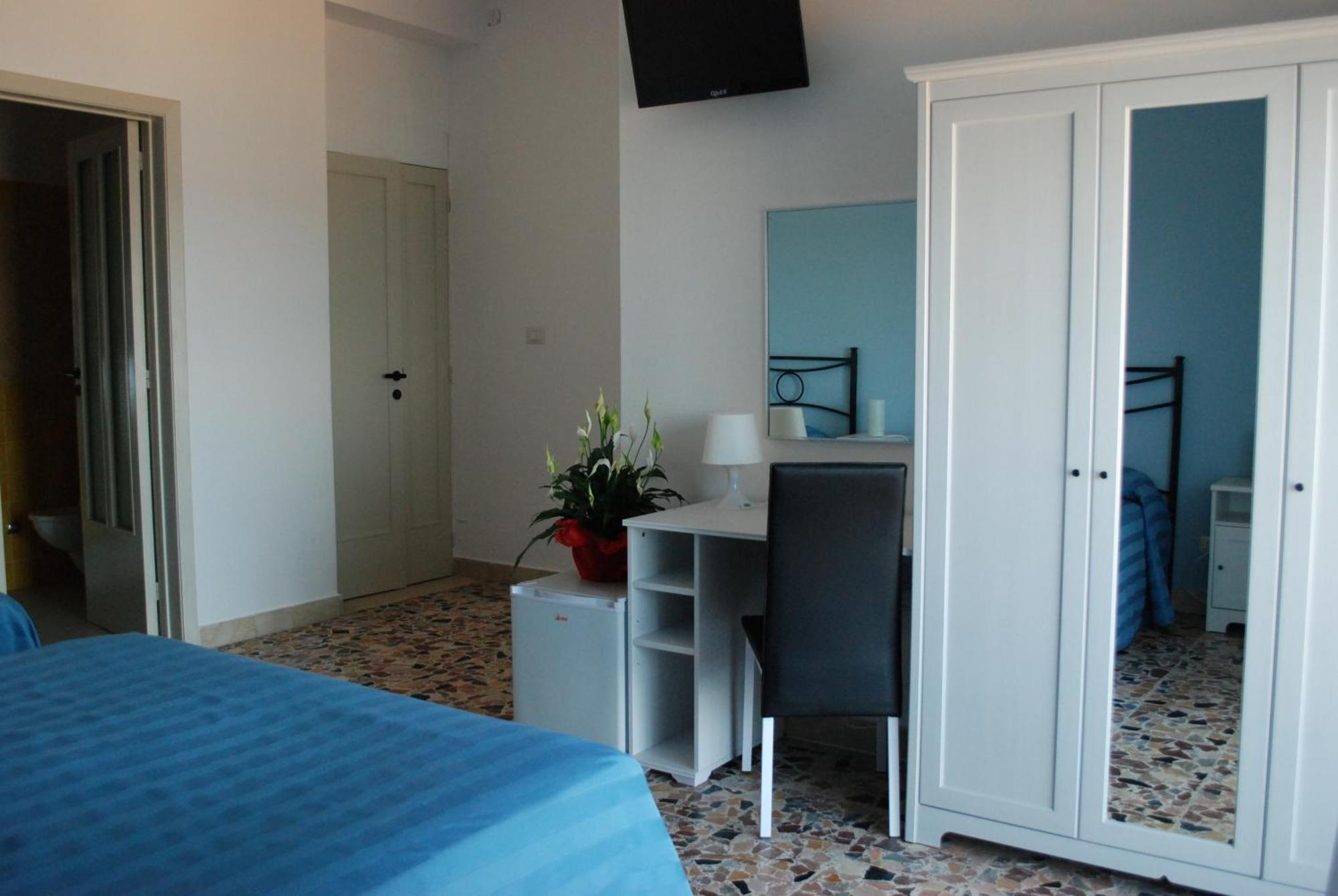 Maniel Beach Hotel Letojanni Kamer foto