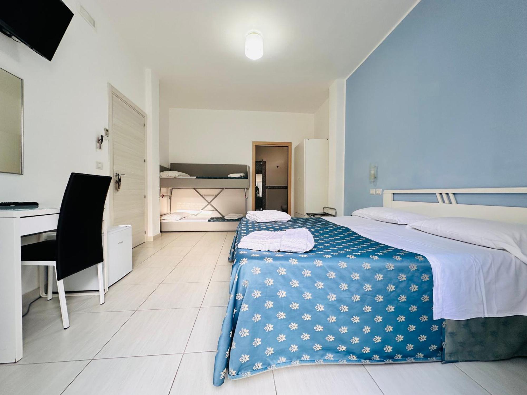 Maniel Beach Hotel Letojanni Buitenkant foto