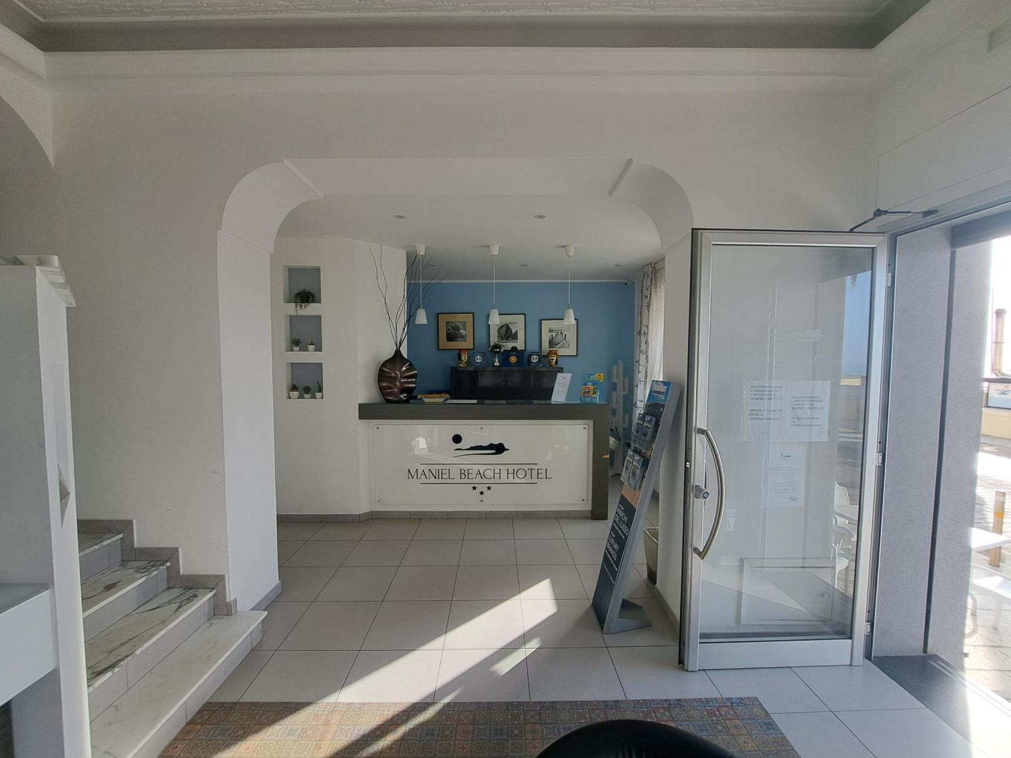 Maniel Beach Hotel Letojanni Buitenkant foto