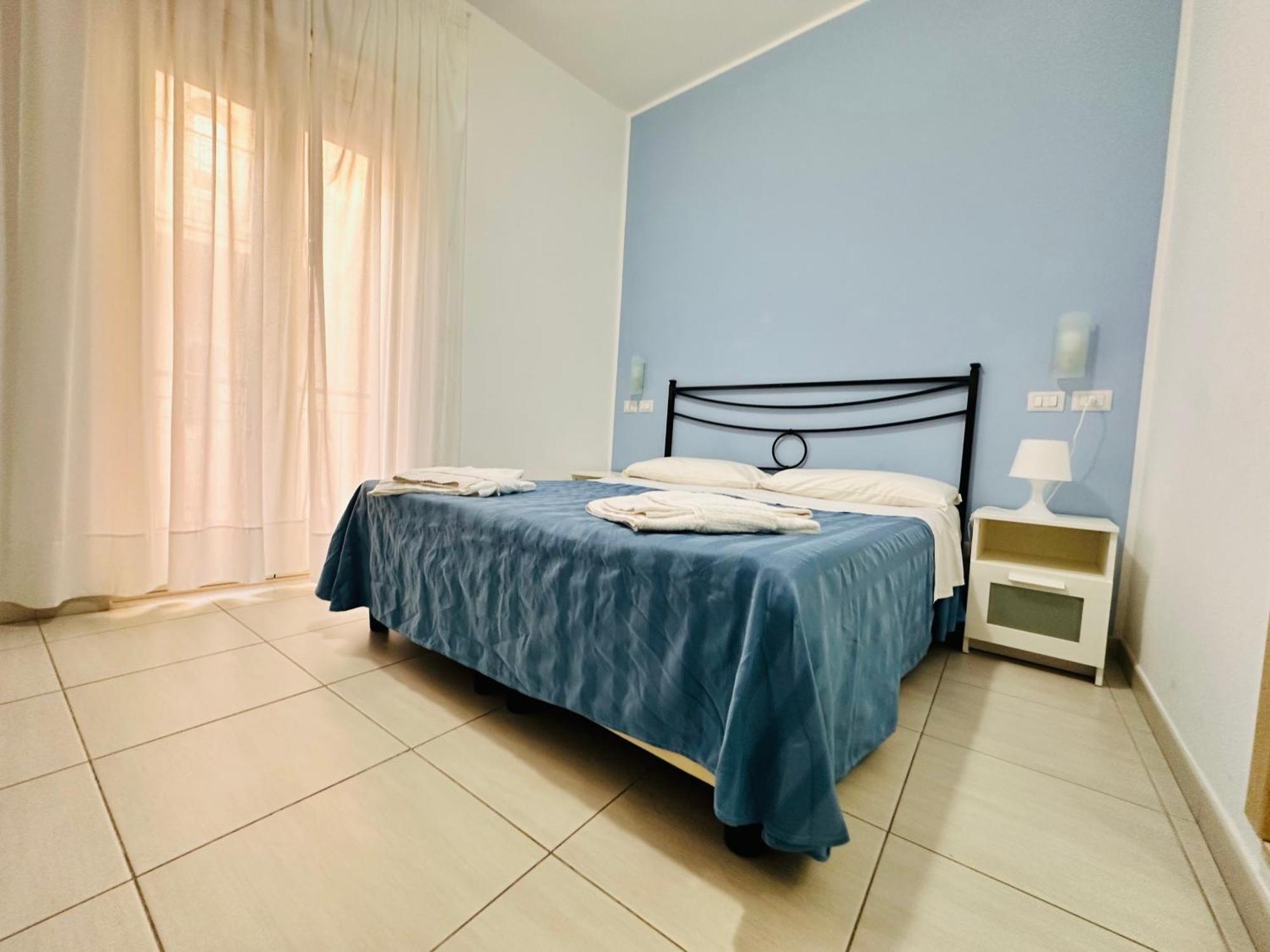 Maniel Beach Hotel Letojanni Buitenkant foto