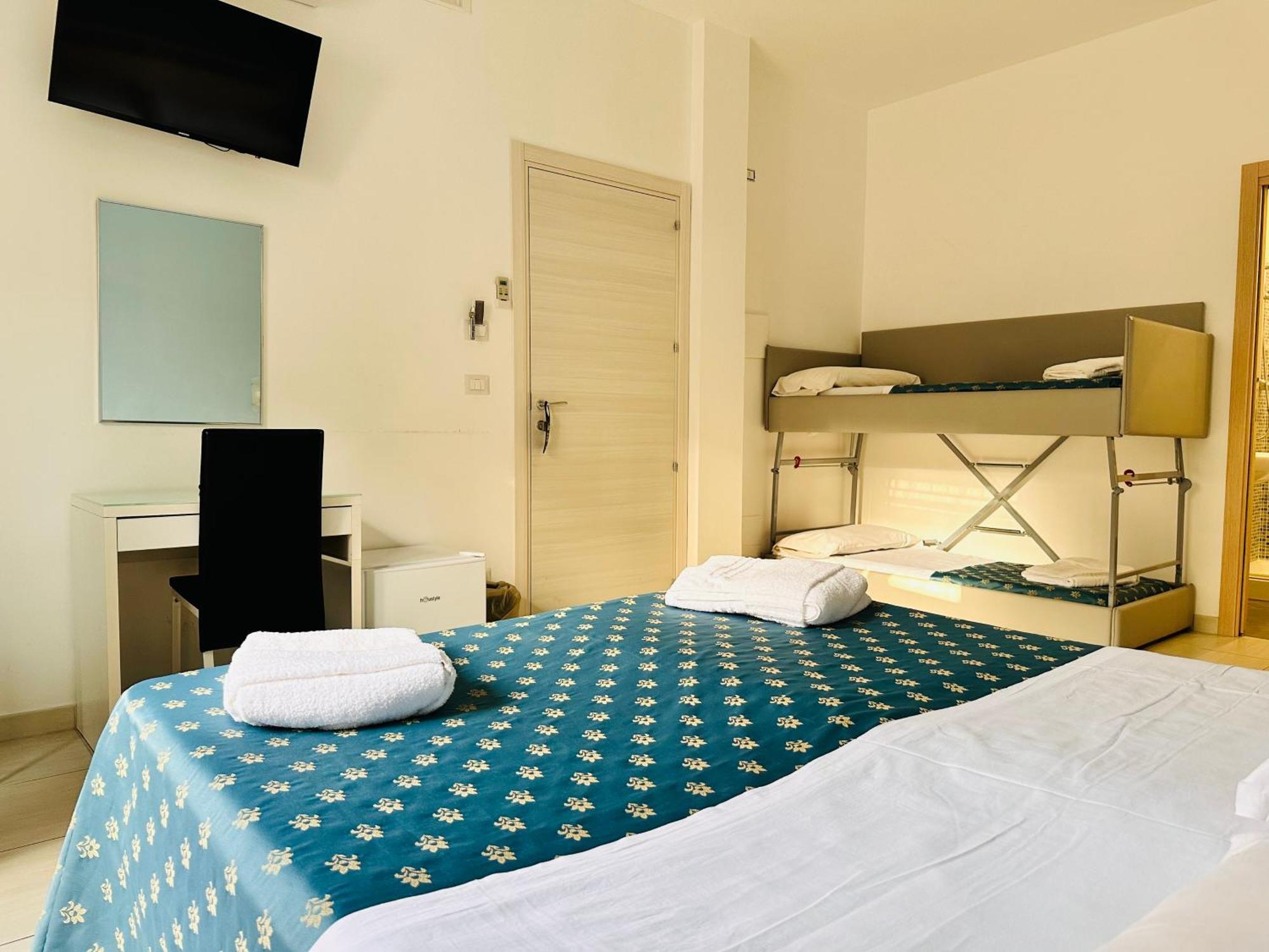 Maniel Beach Hotel Letojanni Buitenkant foto