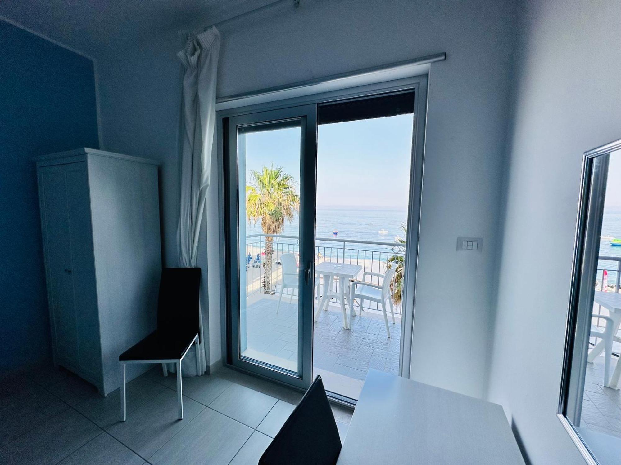 Maniel Beach Hotel Letojanni Buitenkant foto