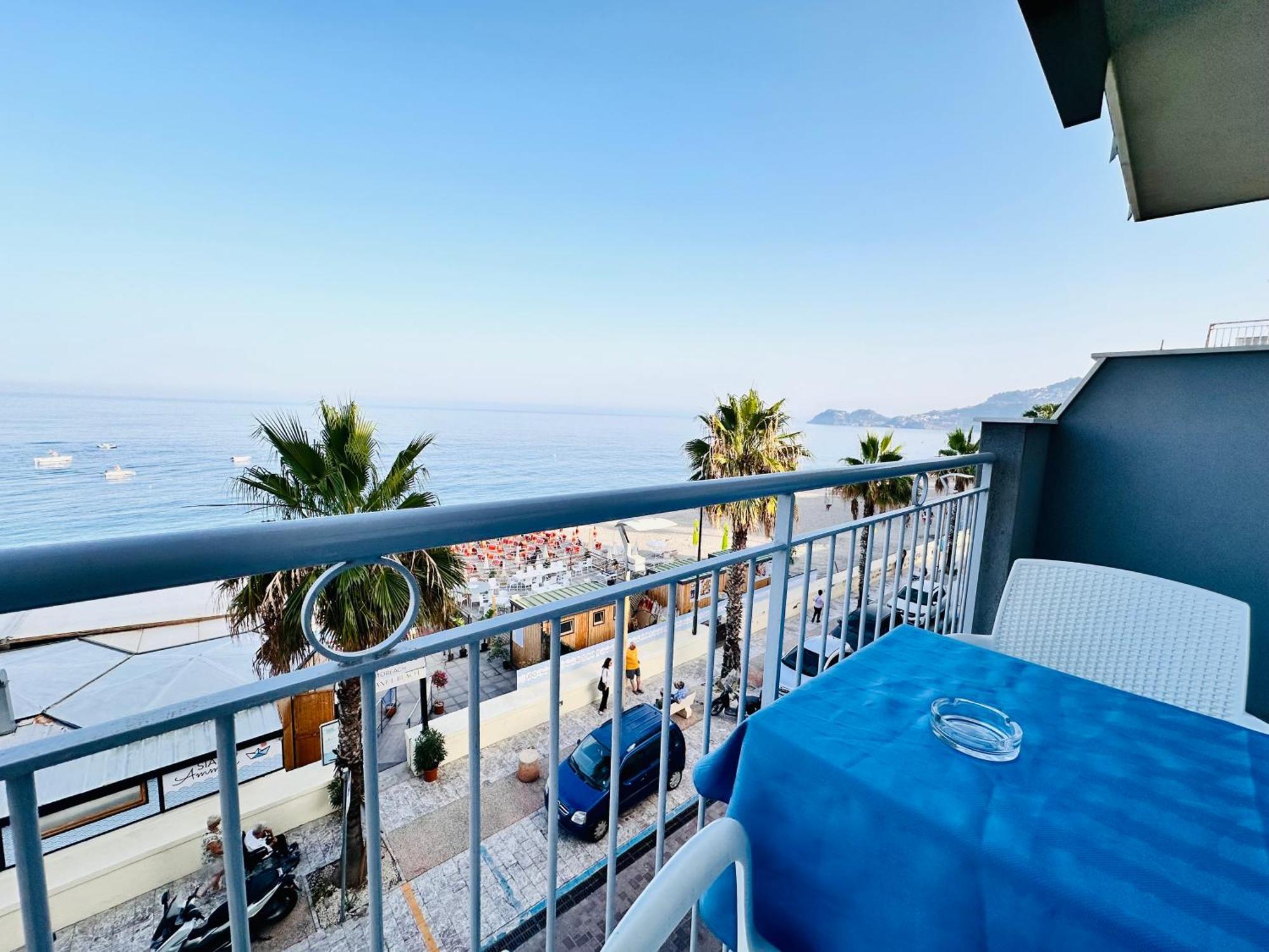 Maniel Beach Hotel Letojanni Buitenkant foto