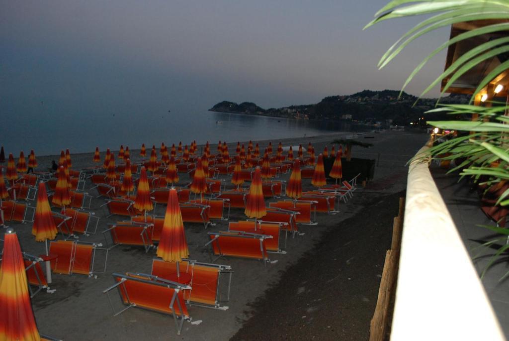 Maniel Beach Hotel Letojanni Buitenkant foto
