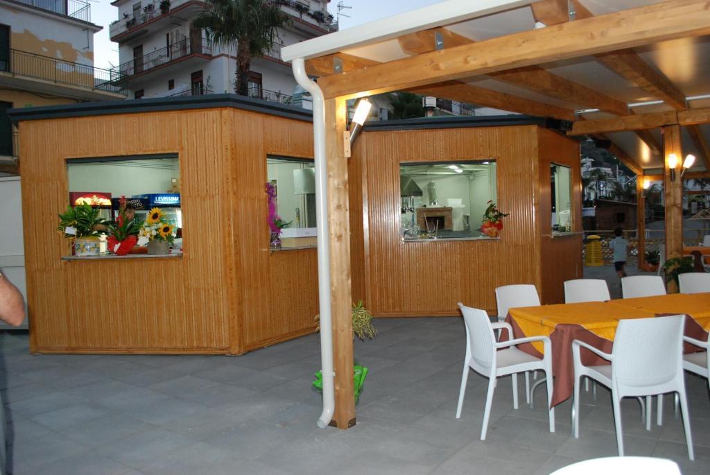 Maniel Beach Hotel Letojanni Buitenkant foto