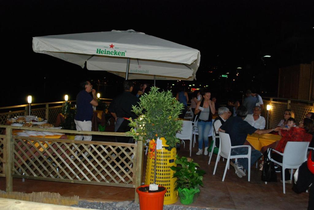 Maniel Beach Hotel Letojanni Buitenkant foto