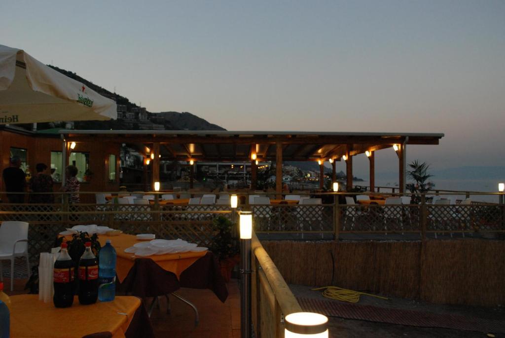 Maniel Beach Hotel Letojanni Buitenkant foto