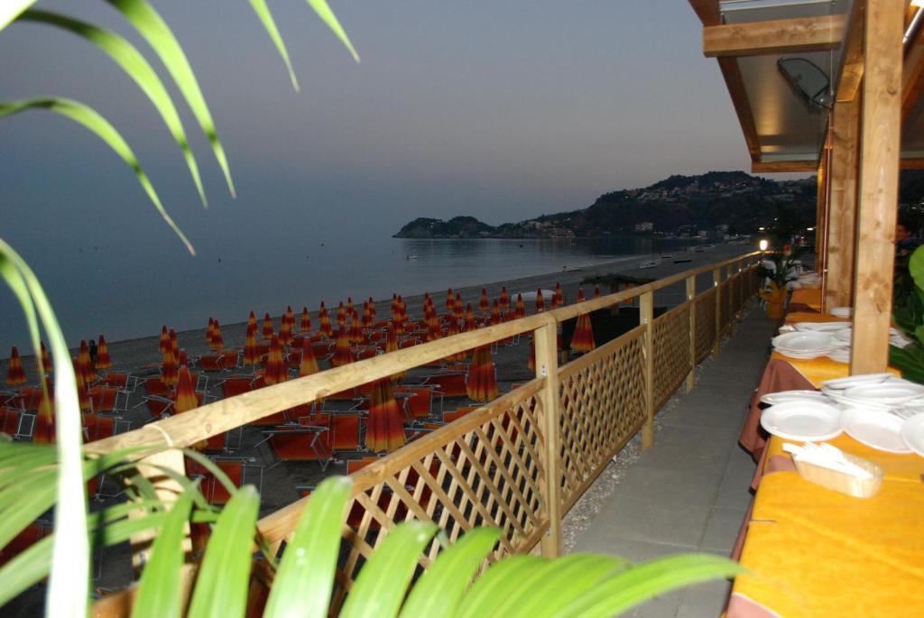 Maniel Beach Hotel Letojanni Buitenkant foto