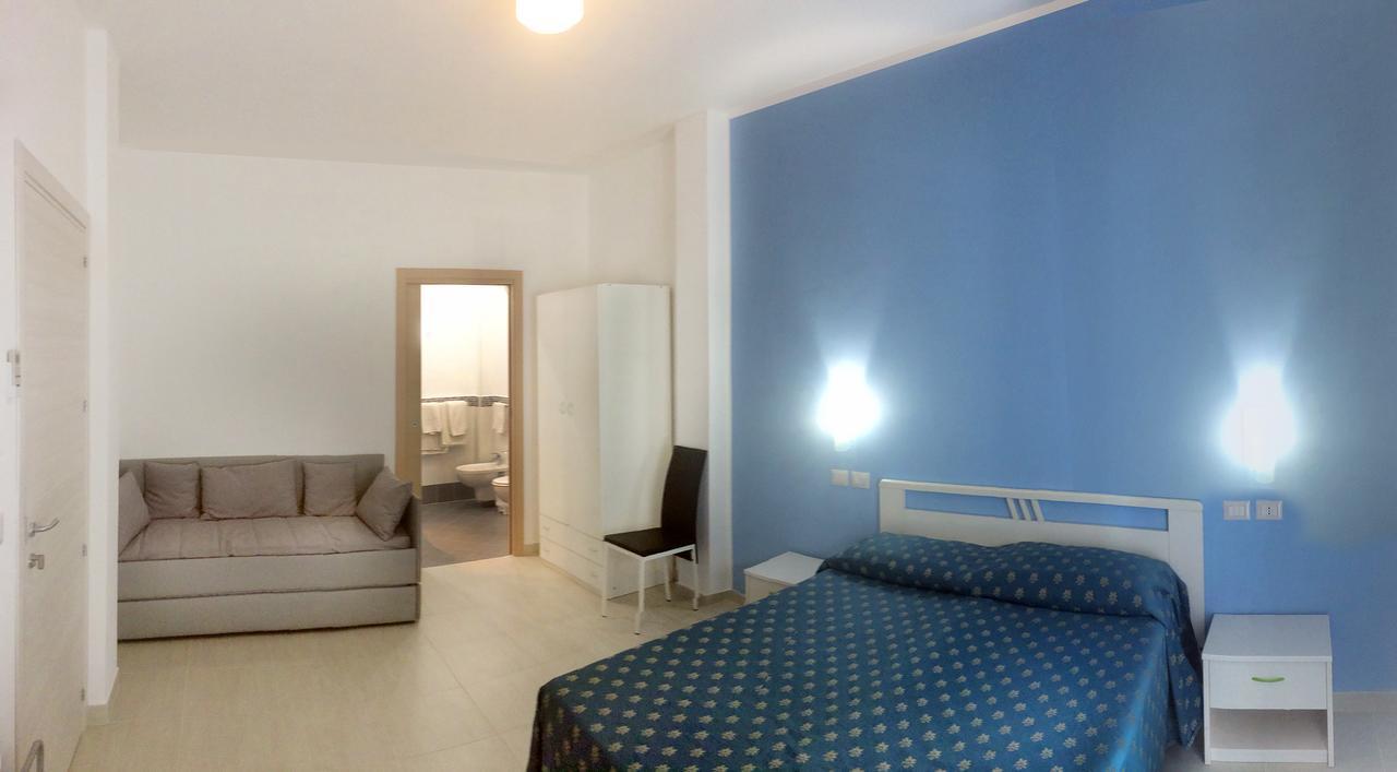 Maniel Beach Hotel Letojanni Buitenkant foto