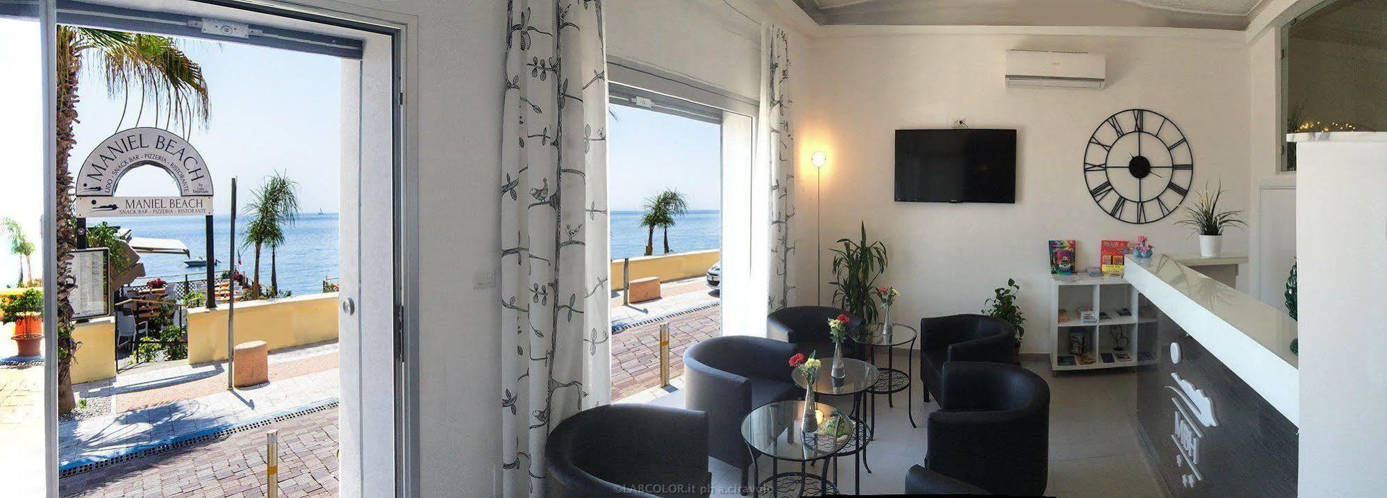 Maniel Beach Hotel Letojanni Buitenkant foto